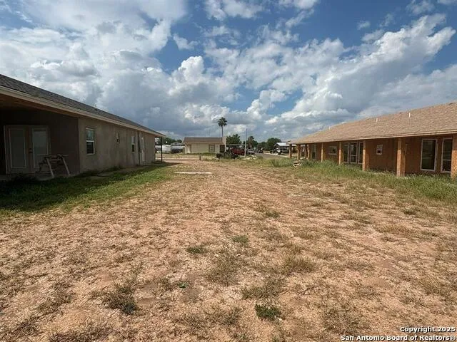 8215 Mejia Rd Laredo, TX 78043