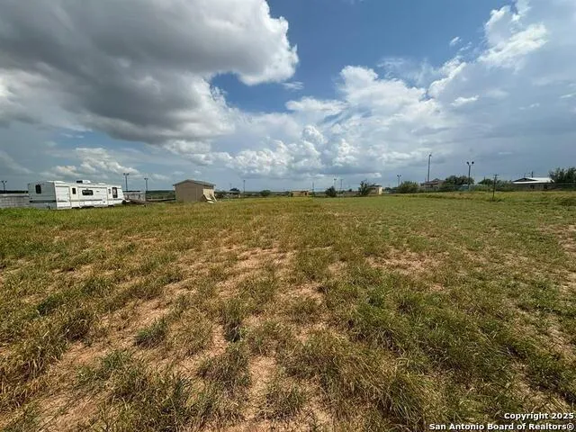 8215 Mejia Rd Laredo, TX 78043