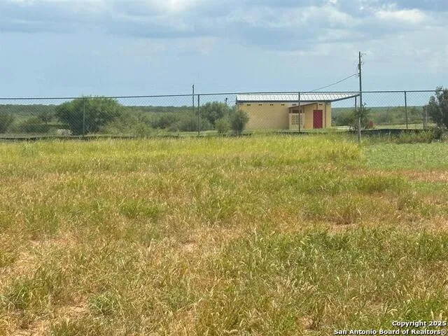 8215 Mejia Rd Laredo, TX 78043