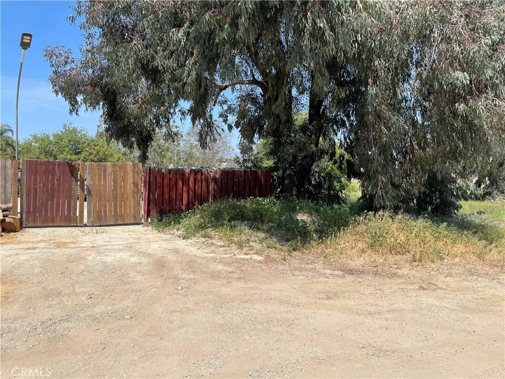 711 Meridian Colton, CA 92324