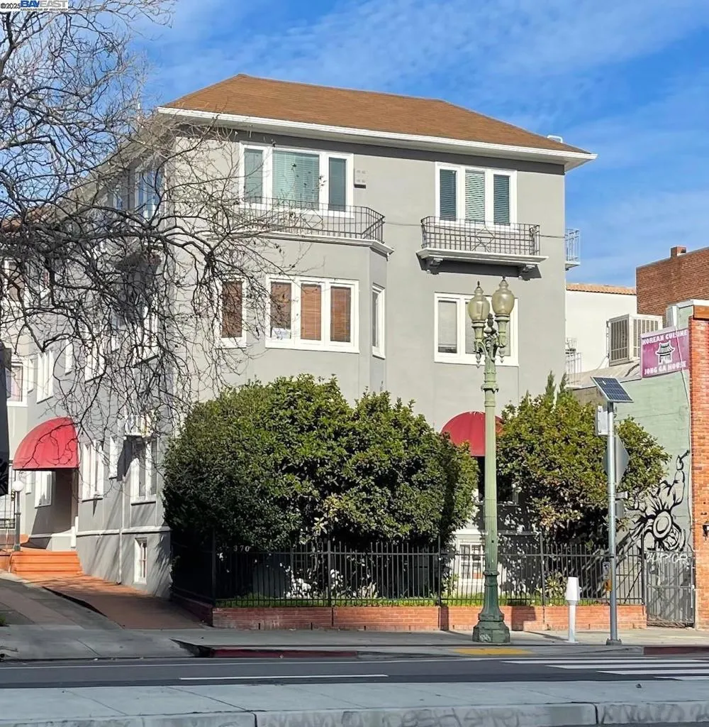 370 Grand Ave Oakland, CA 94610