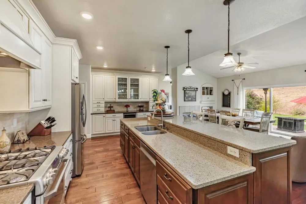 44737 Sun Valley Drive King City, CA 93930