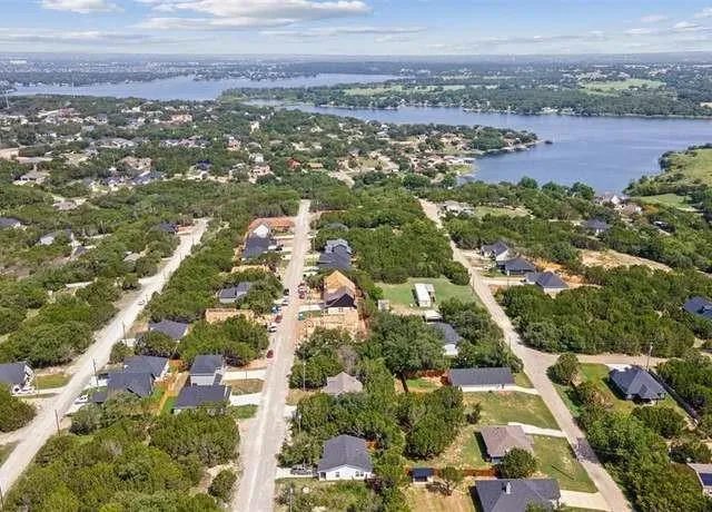 2707 Lakeridge Court Granbury, TX 76048