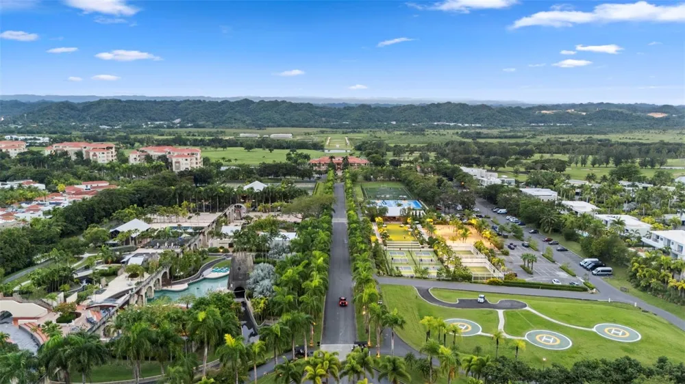 Carr. 693 Km.10 HM 7 PLANTATION VILLAGE DRIVE #1202 Dorado, PR 00646