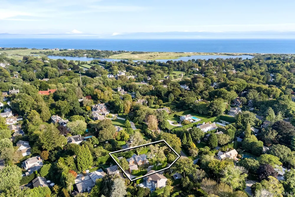 44 Buell Lane East Hampton, NY 11937