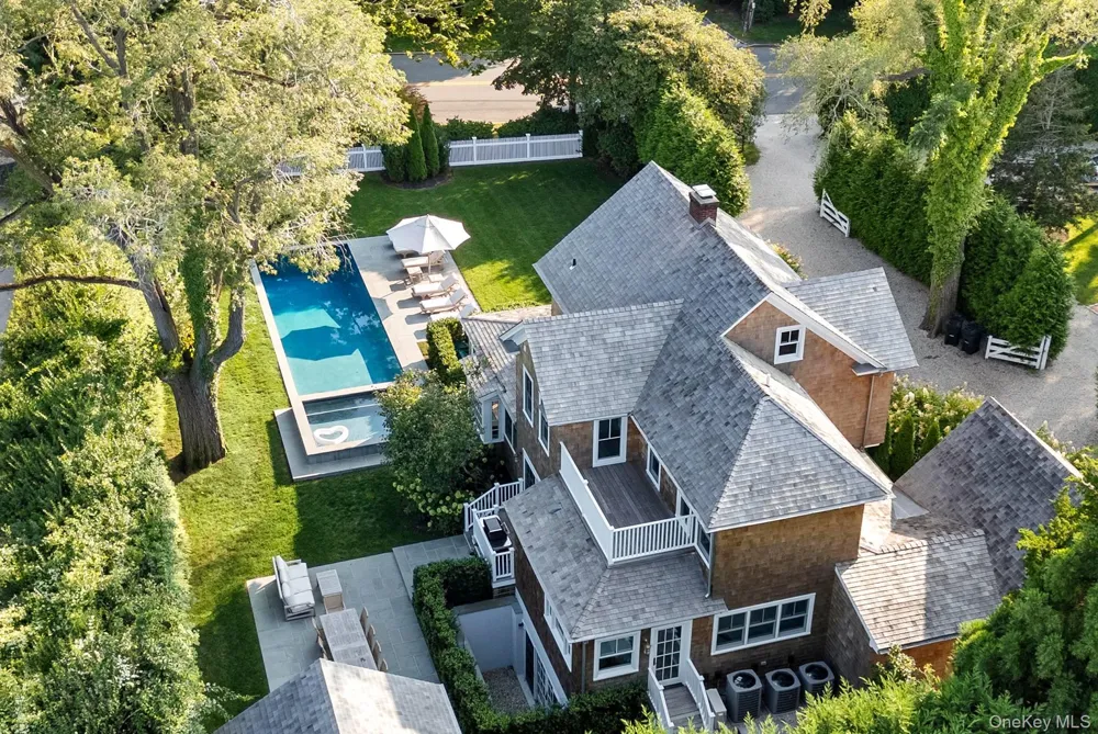 44 Buell Lane East Hampton, NY 11937