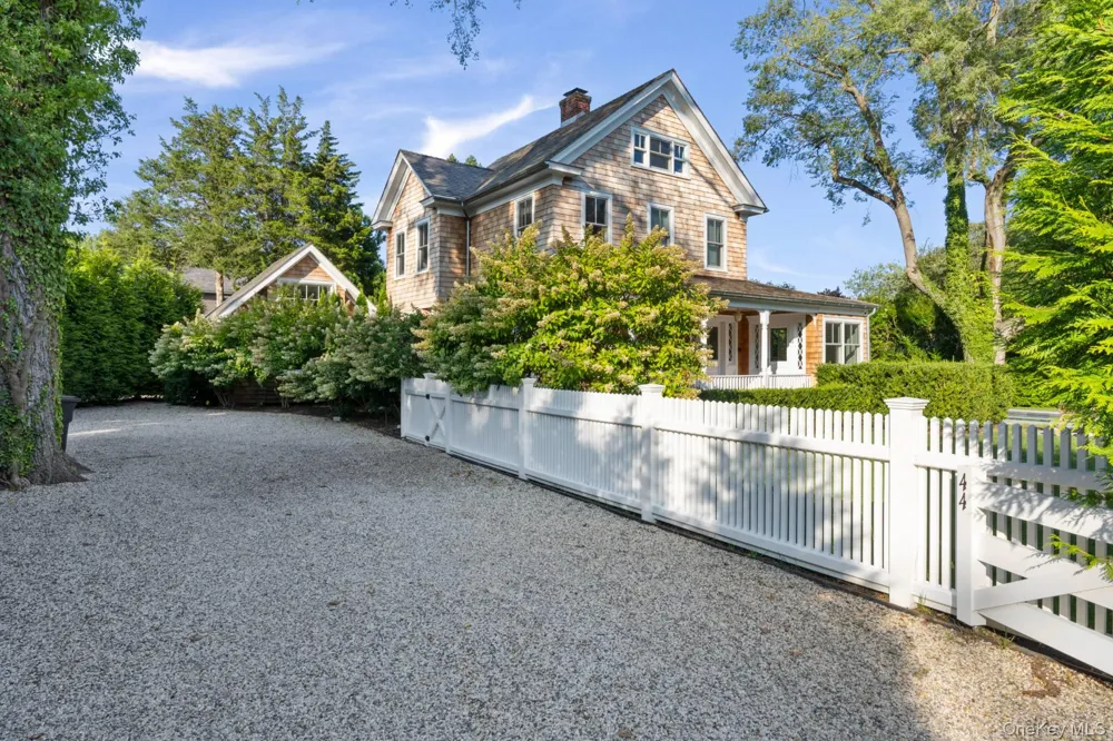44 Buell Lane East Hampton, NY 11937