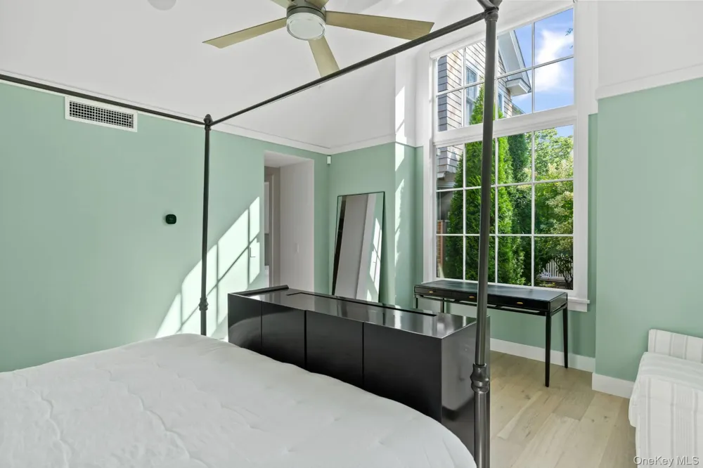 44 Buell Lane East Hampton, NY 11937
