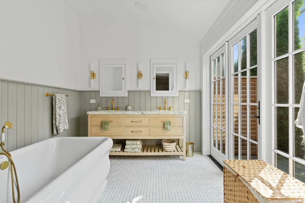 44 Buell Lane East Hampton, NY 11937