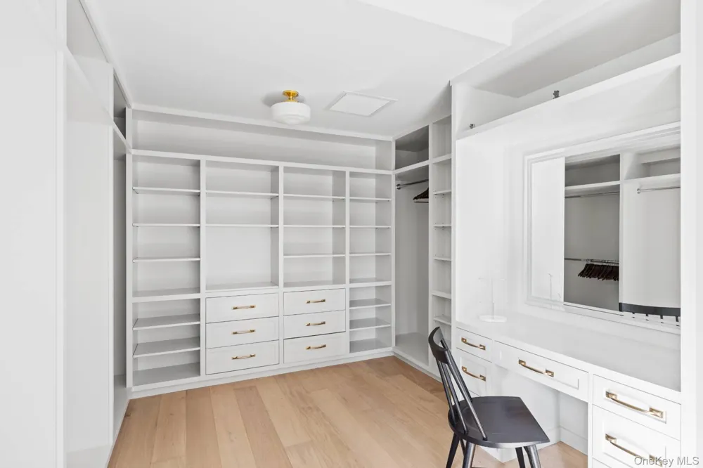 44 Buell Lane East Hampton, NY 11937
