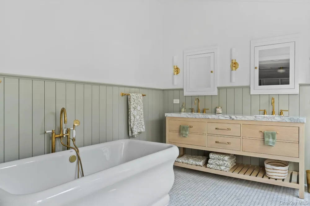 44 Buell Lane East Hampton, NY 11937