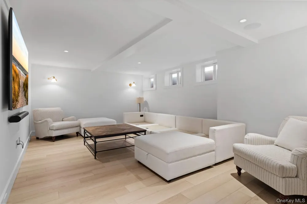 44 Buell Lane East Hampton, NY 11937
