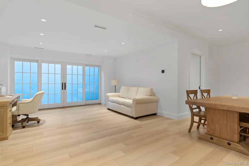 44 Buell Lane East Hampton, NY 11937
