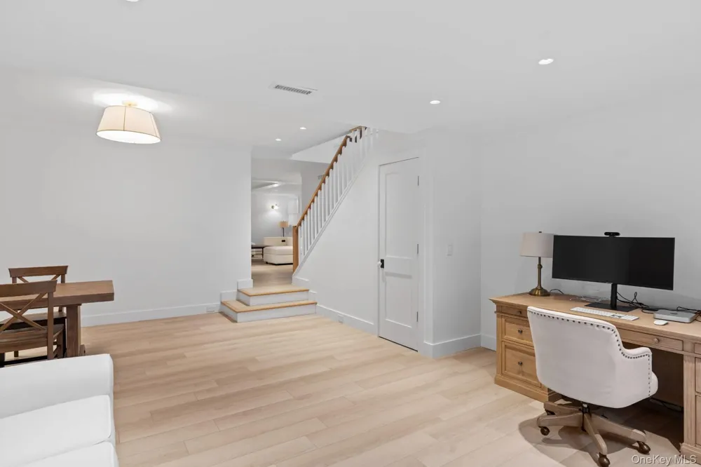 44 Buell Lane East Hampton, NY 11937