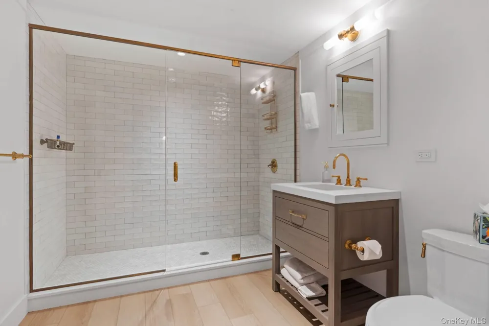 44 Buell Lane East Hampton, NY 11937