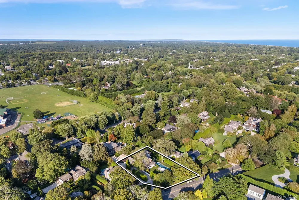 44 Buell Lane East Hampton, NY 11937