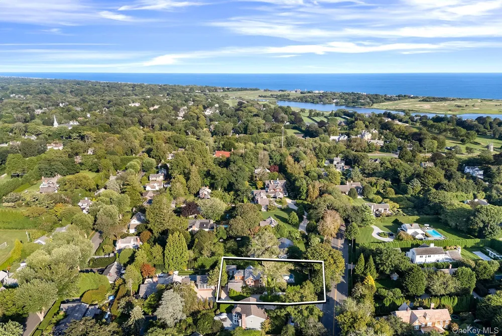 44 Buell Lane East Hampton, NY 11937