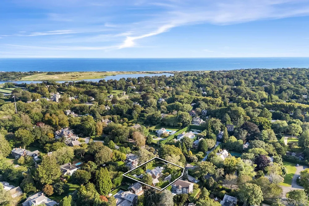 44 Buell Lane East Hampton, NY 11937