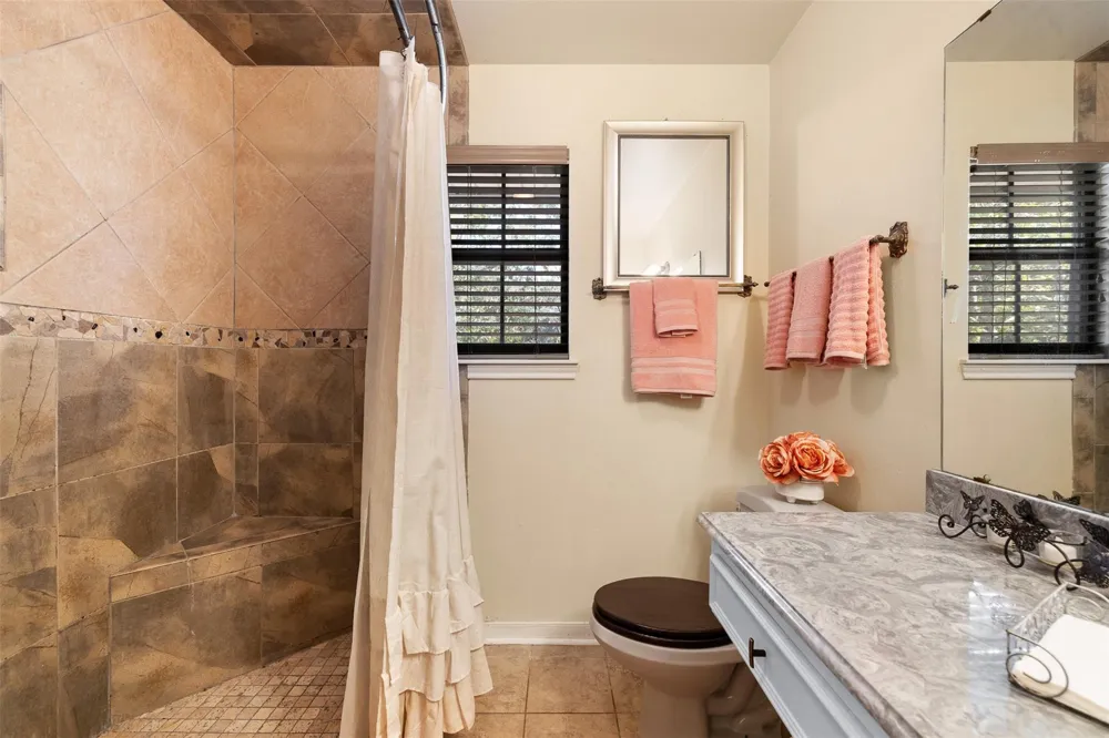 104 Hickory Lane Columbus, TX 78934