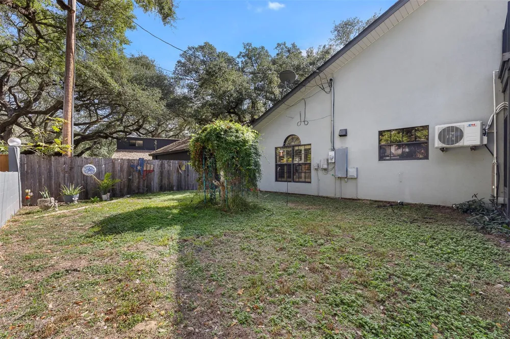 104 Hickory Lane Columbus, TX 78934