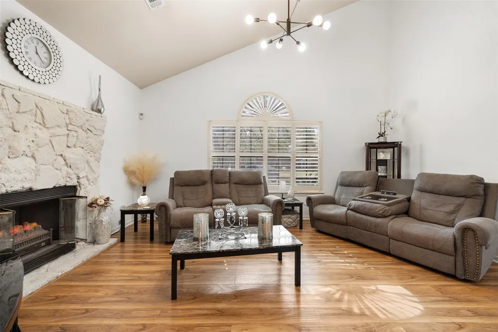 104 Hickory Lane Columbus, TX 78934