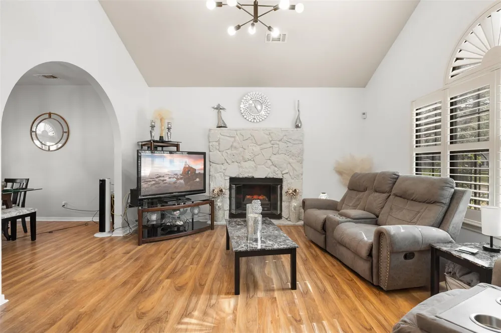 104 Hickory Lane Columbus, TX 78934