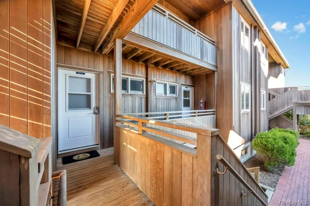 2004 Montauk Highway #2011 Amagansett, NY 11930