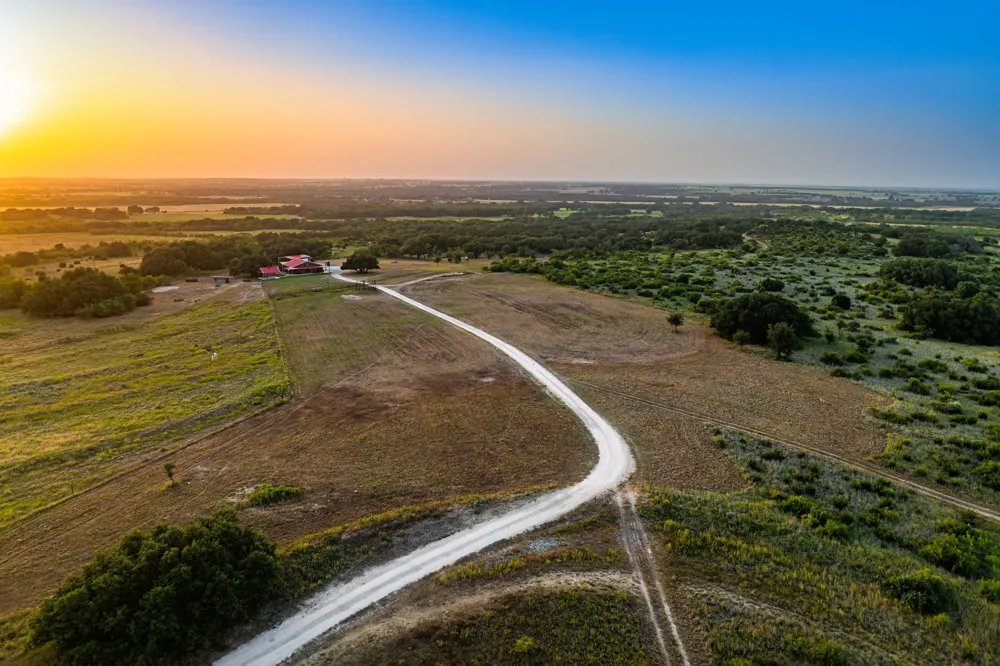 3021 Fm-1689 Comanche, TX 76442