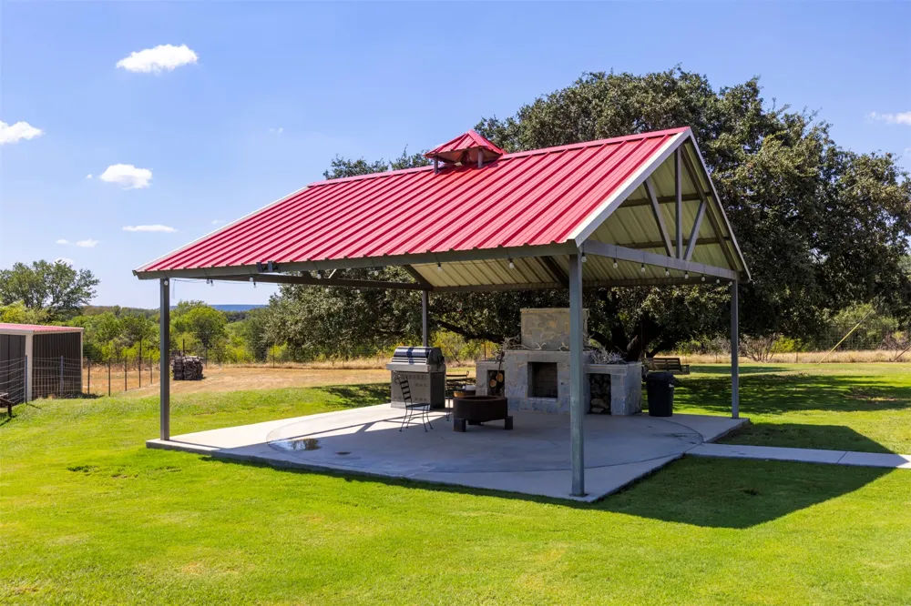 3021 Fm-1689 Comanche, TX 76442