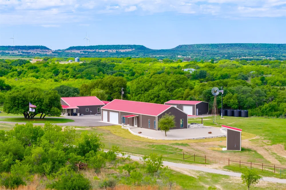 3021 Fm-1689 Comanche, TX 76442