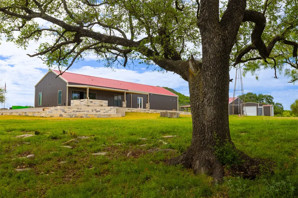 3021 Fm-1689 Comanche, TX 76442