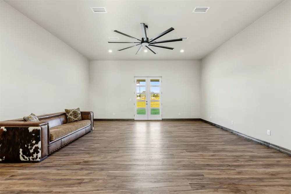 3021 Fm-1689 Comanche, TX 76442
