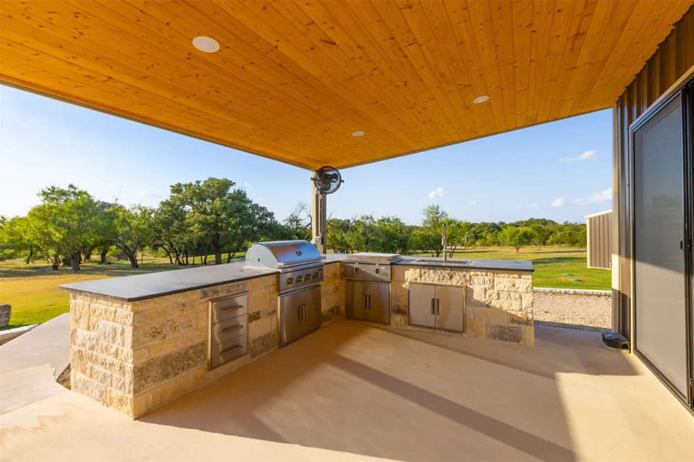 3021 Fm-1689 Comanche, TX 76442