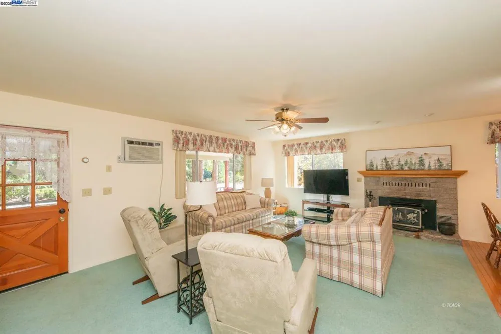 230 Lakeview Dr. Trinity Center, CA 96091