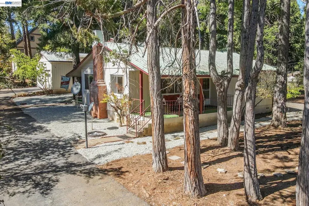 230 Lakeview Dr. Trinity Center, CA 96091