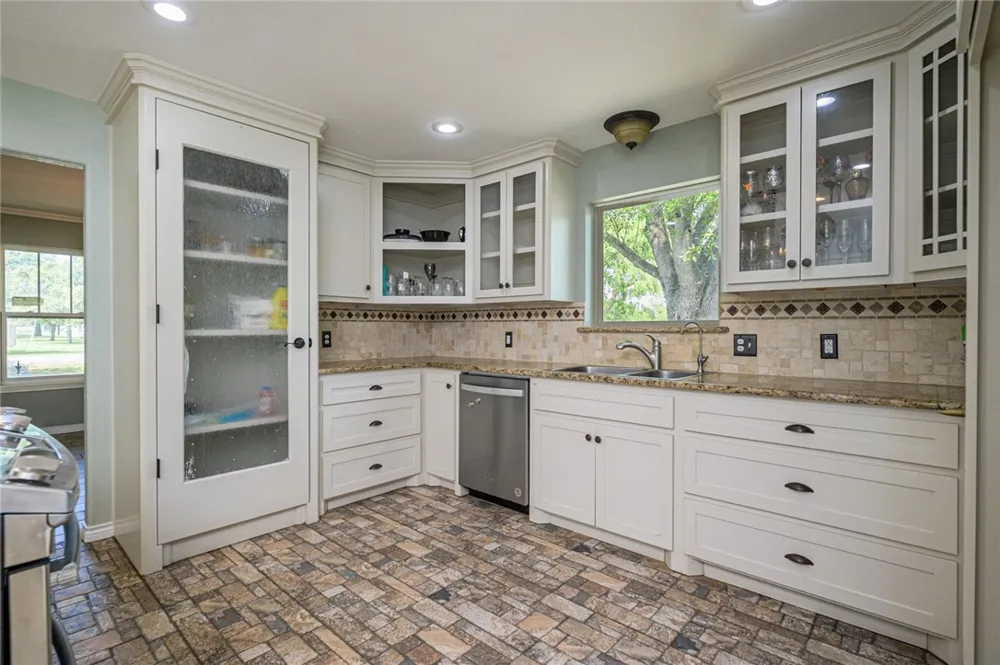 1206 Johnson Street Woodsboro, TX 78393