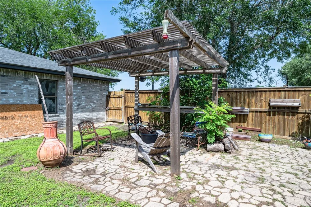 1206 Johnson Street Woodsboro, TX 78393