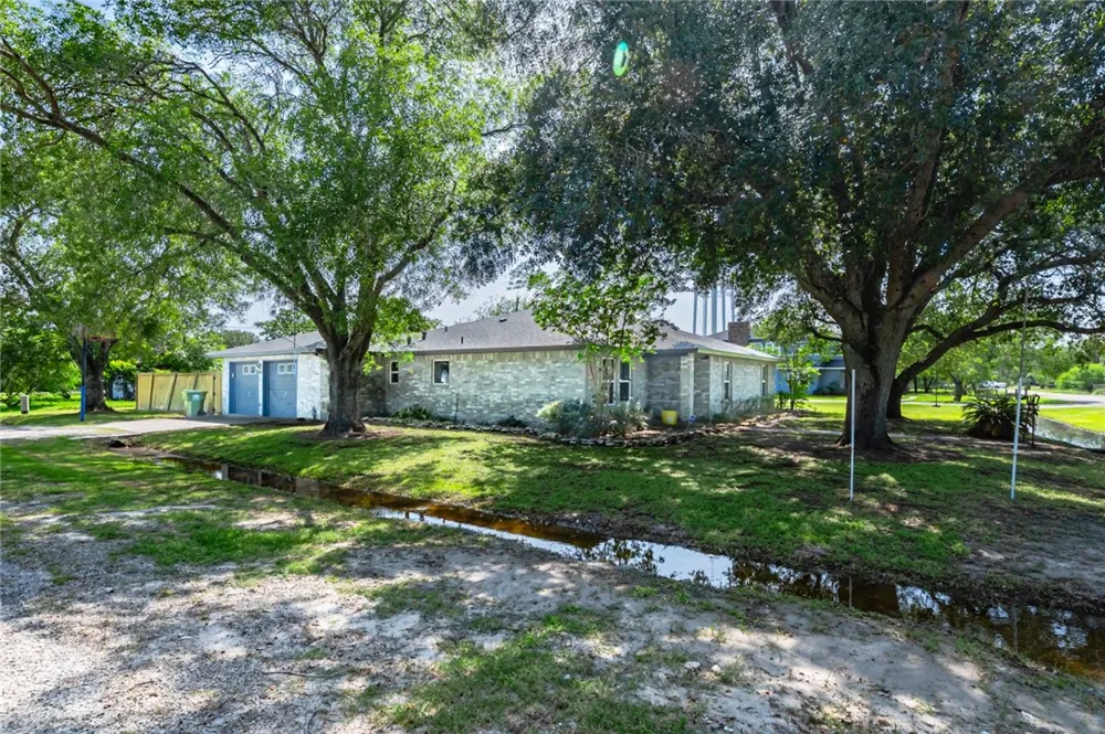 1206 Johnson Street Woodsboro, TX 78393