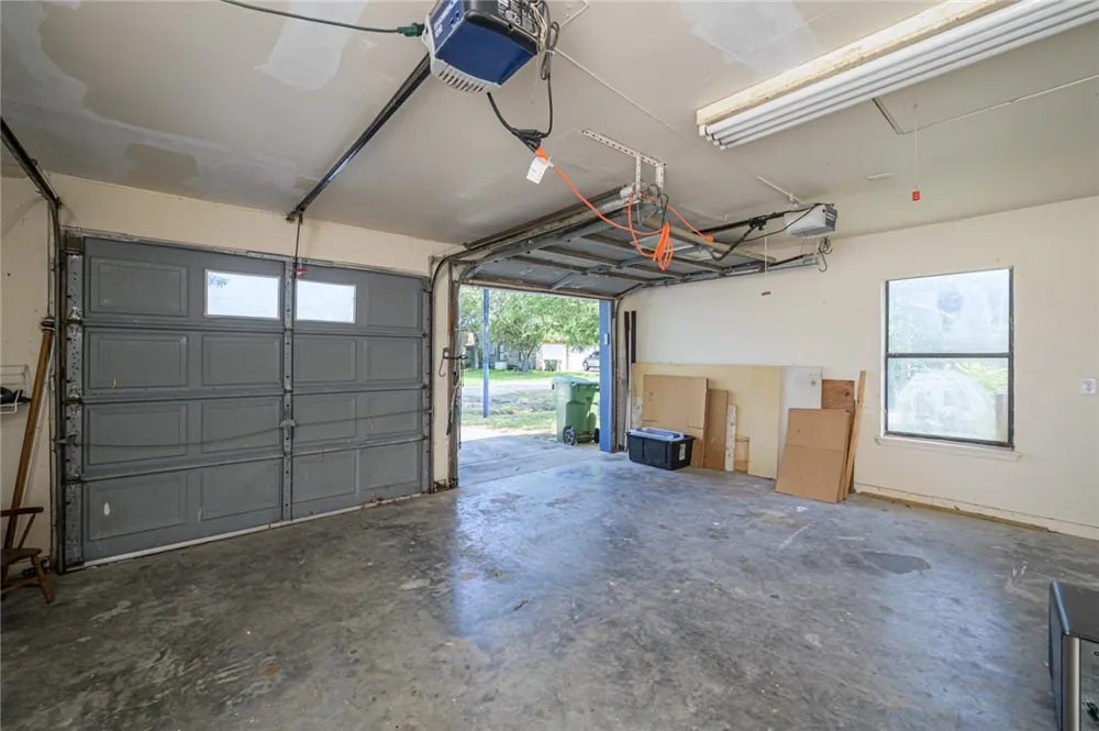 1206 Johnson Street Woodsboro, TX 78393
