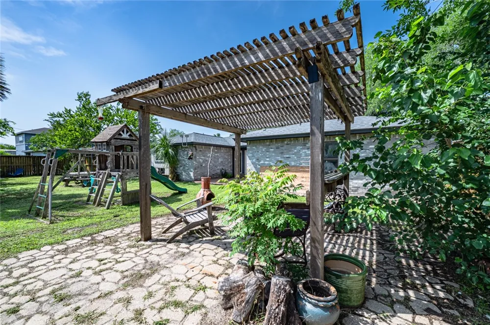 1206 Johnson Street Woodsboro, TX 78393