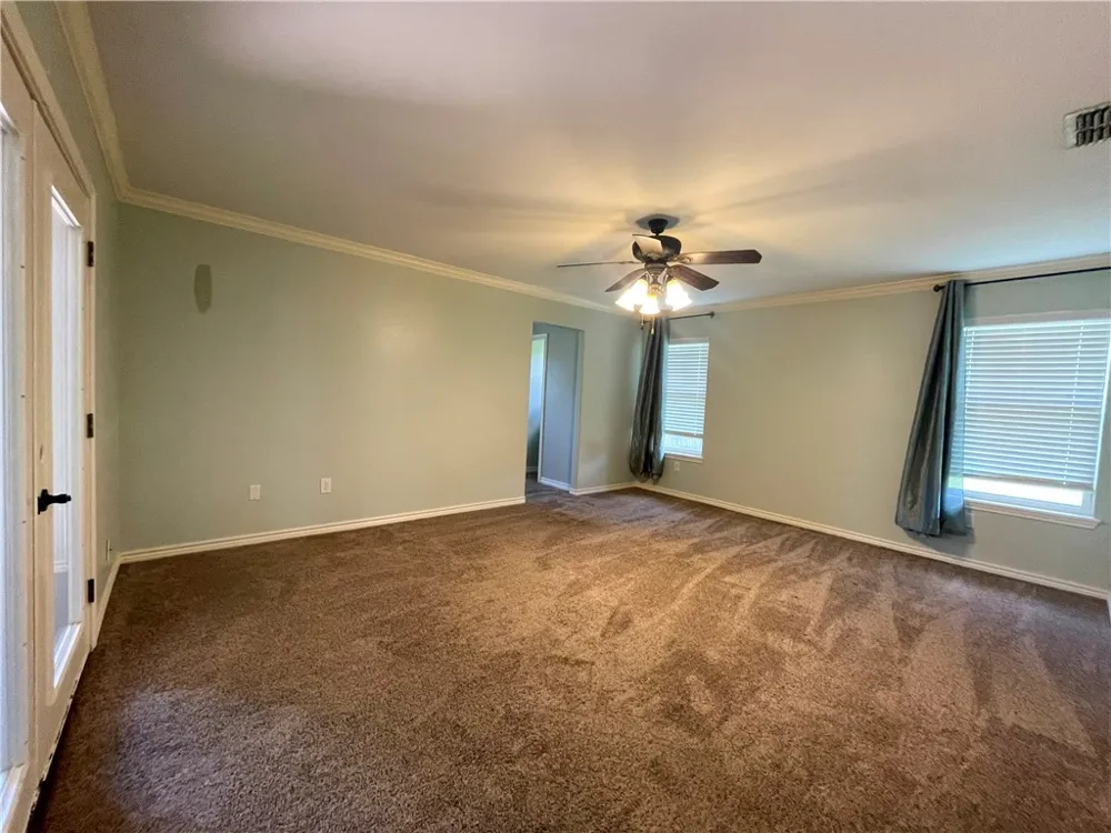 1206 Johnson Street Woodsboro, TX 78393