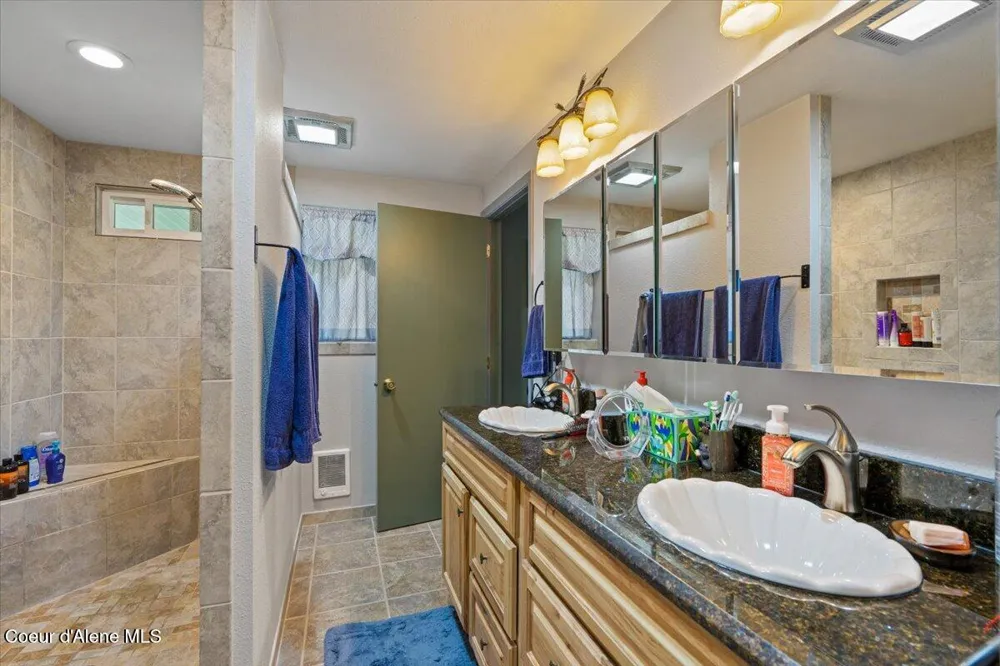 182 E Fern Lane Cocolalla, ID 83813