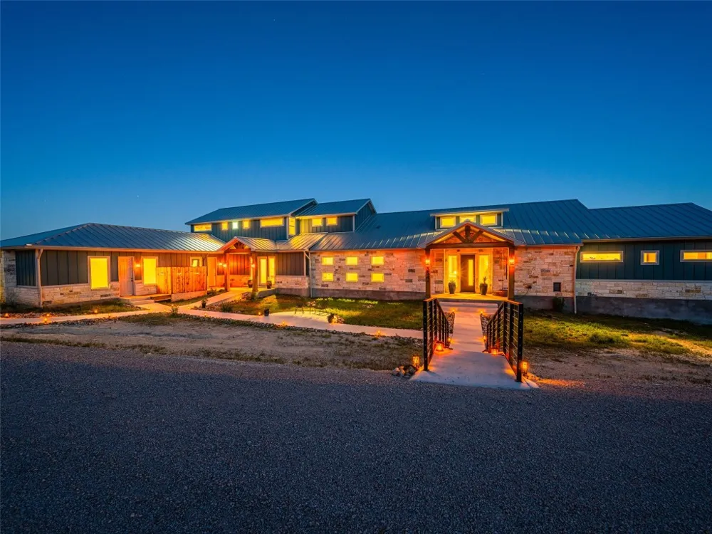 554 Seven Falls Drive Fredericksburg, TX 78624