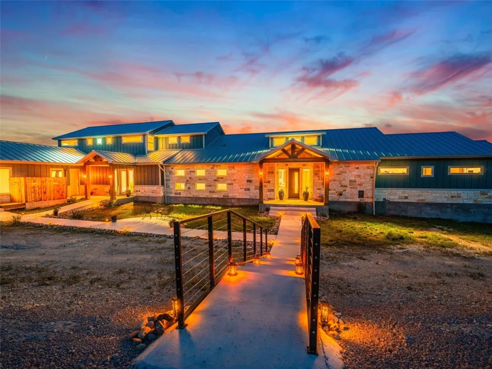 554 Seven Falls Drive Fredericksburg, TX 78624