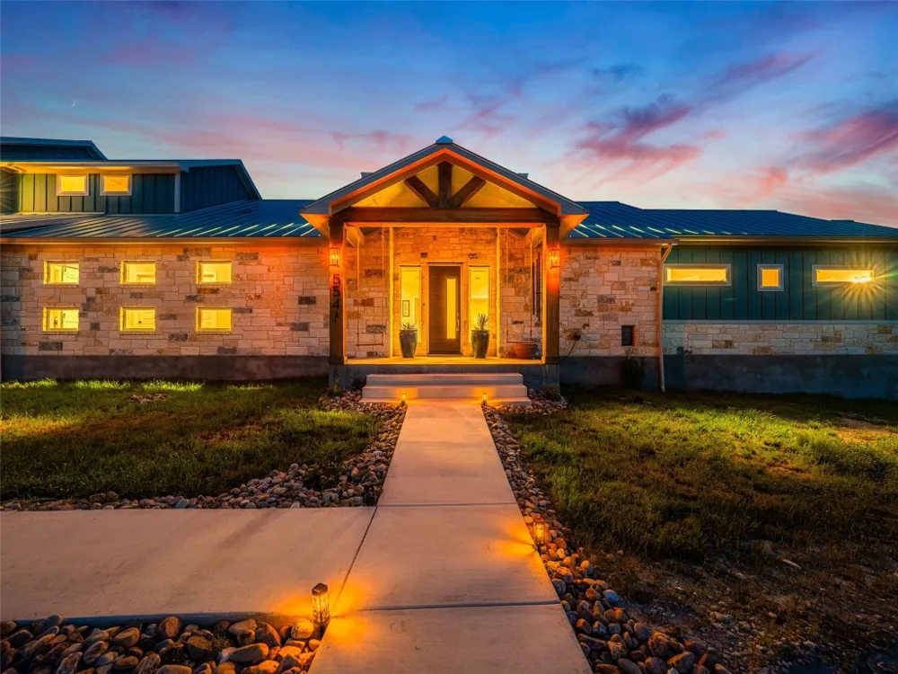 554 Seven Falls Drive Fredericksburg, TX 78624
