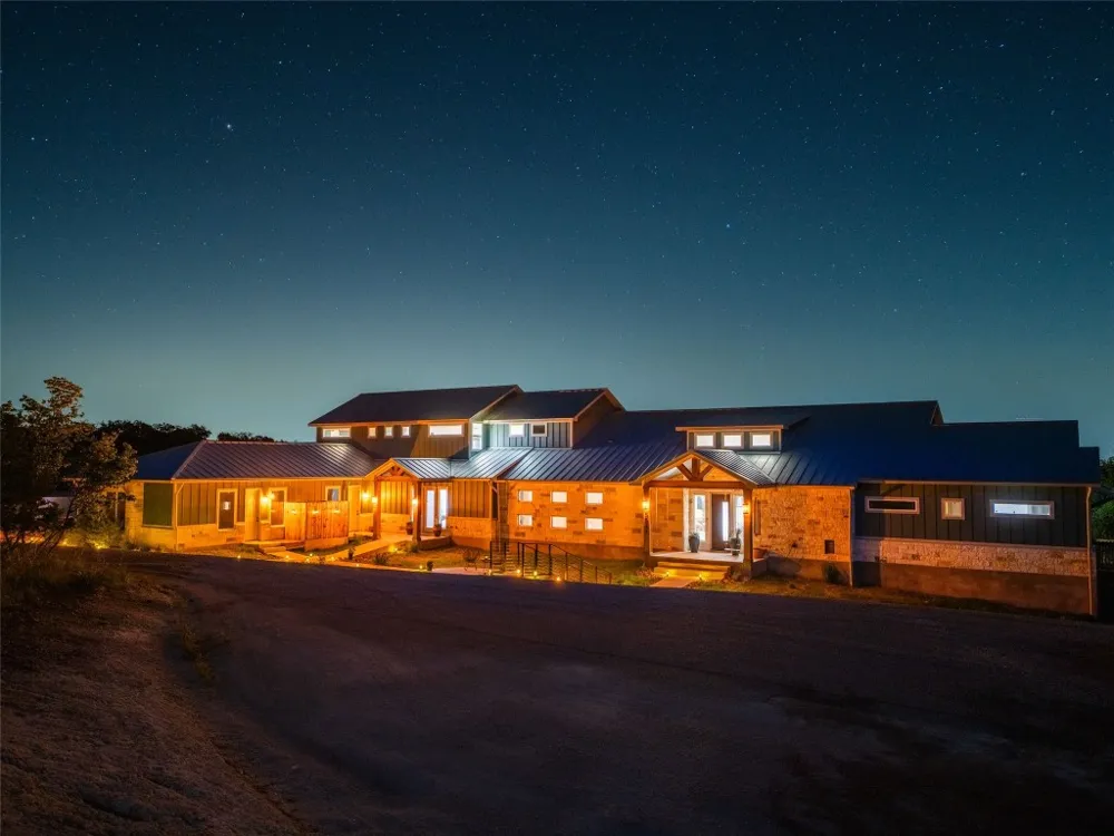 554 Seven Falls Drive Fredericksburg, TX 78624