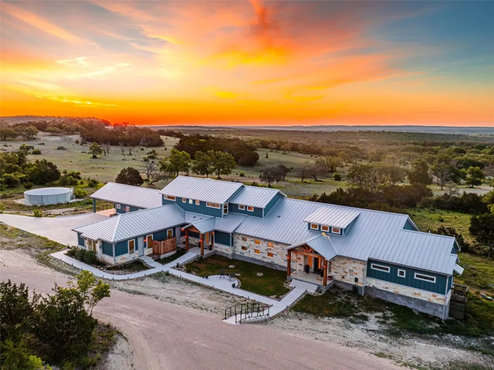 554 Seven Falls Drive Fredericksburg, TX 78624