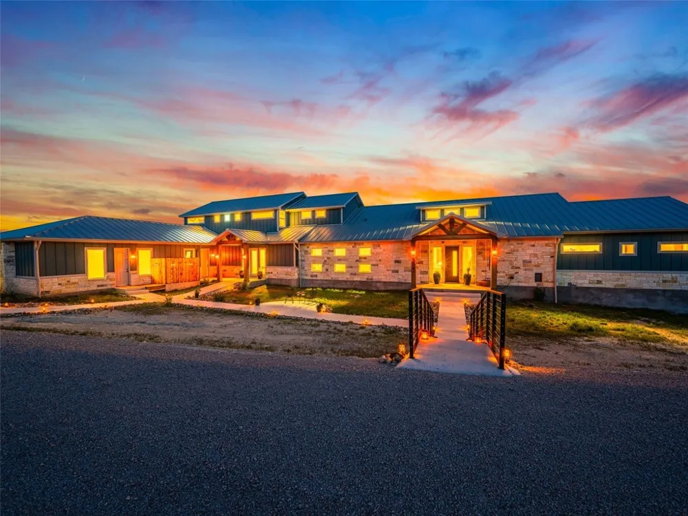 554 Seven Falls Drive Fredericksburg, TX 78624