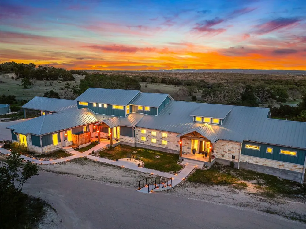 554 Seven Falls Drive Fredericksburg, TX 78624