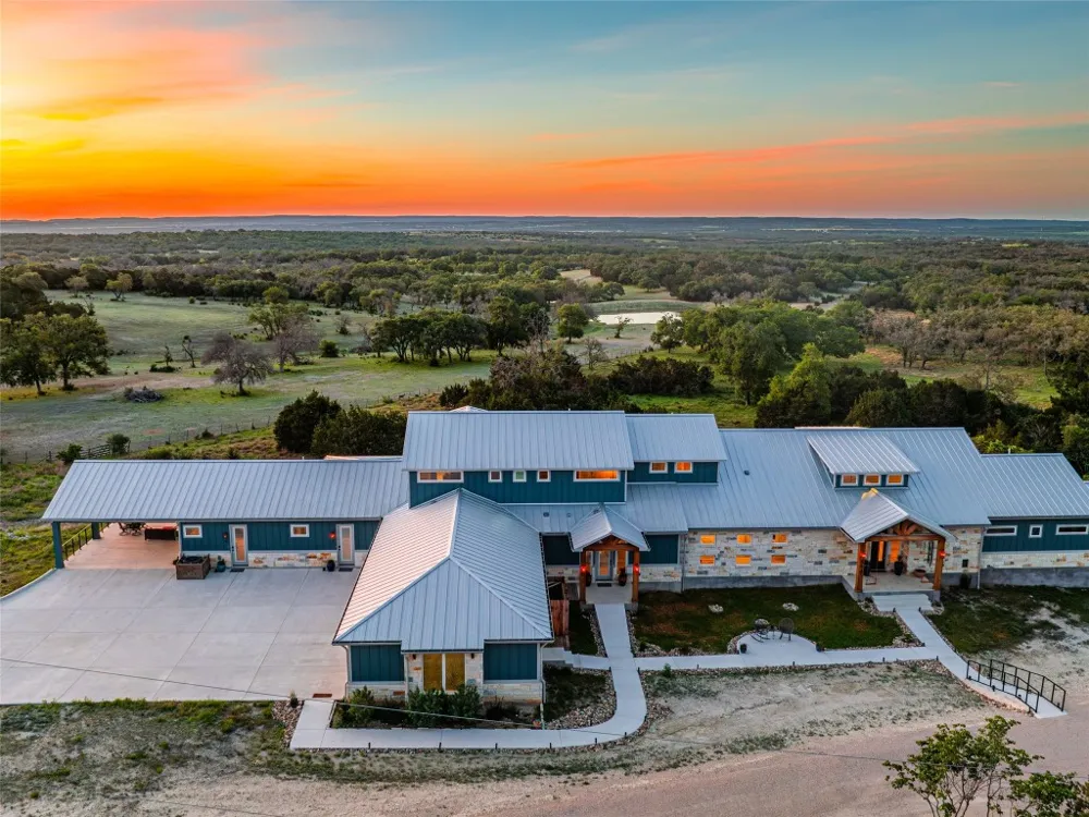 554 Seven Falls Drive Fredericksburg, TX 78624